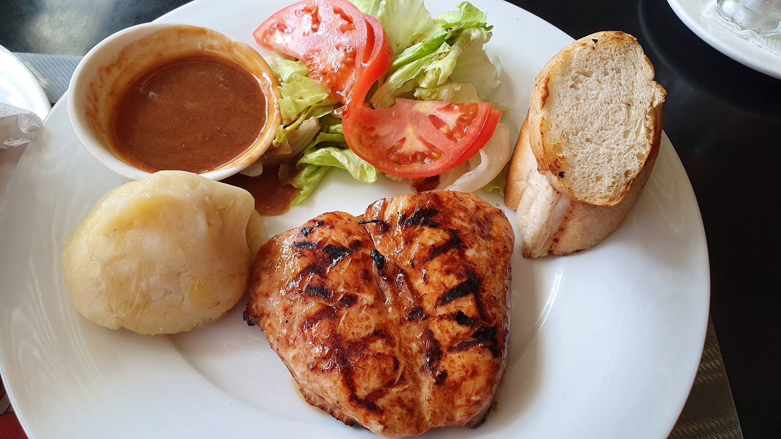 웨스턴 필즈 스포츠 바 사진