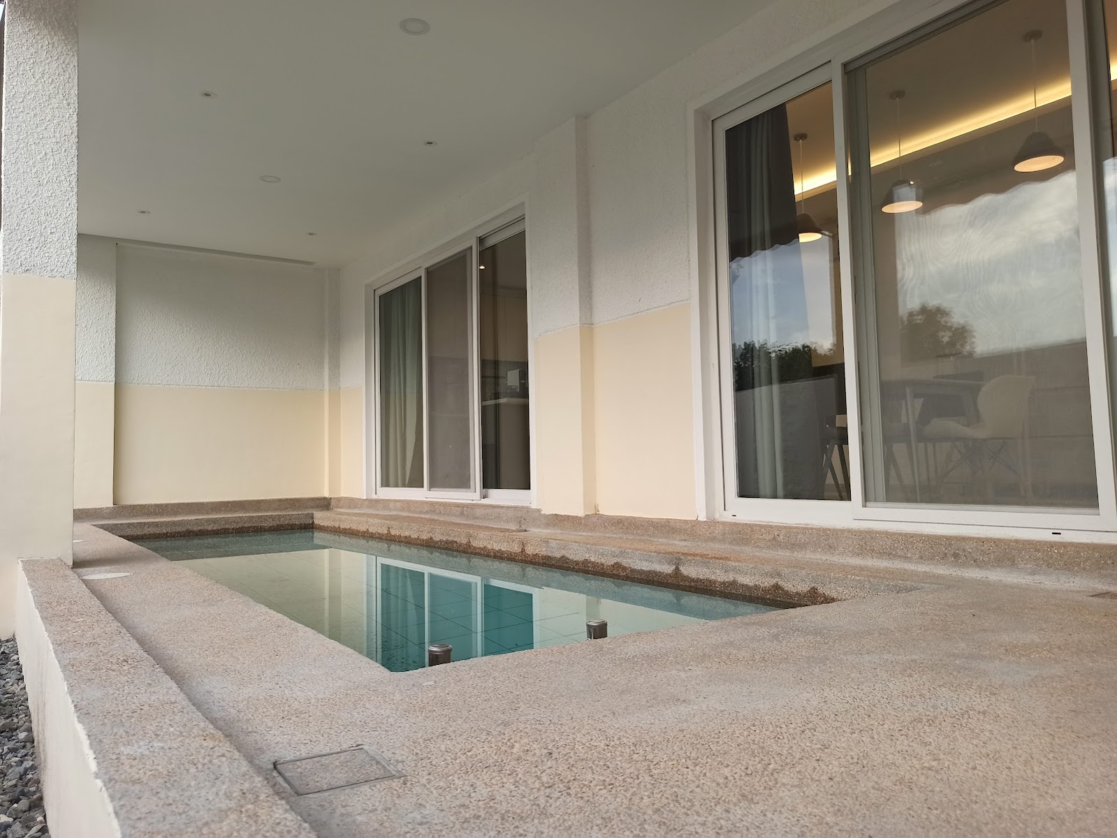 클락 네모 풀빌라 사진