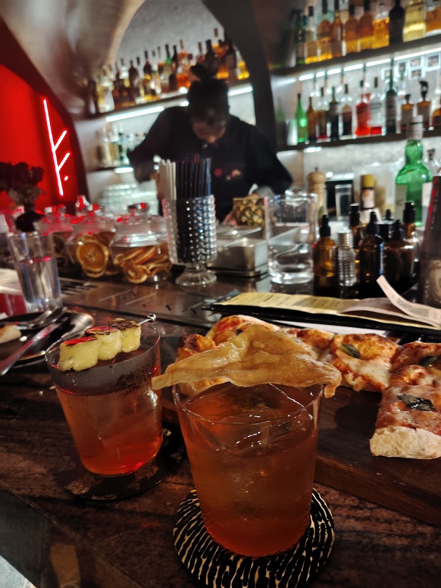 블랙피쉬 칵테일 바 사진