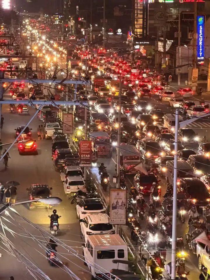 ATM TRAFFIC UPDATE: As of 6:22 PM, mabigat ang daloy ng trap…
