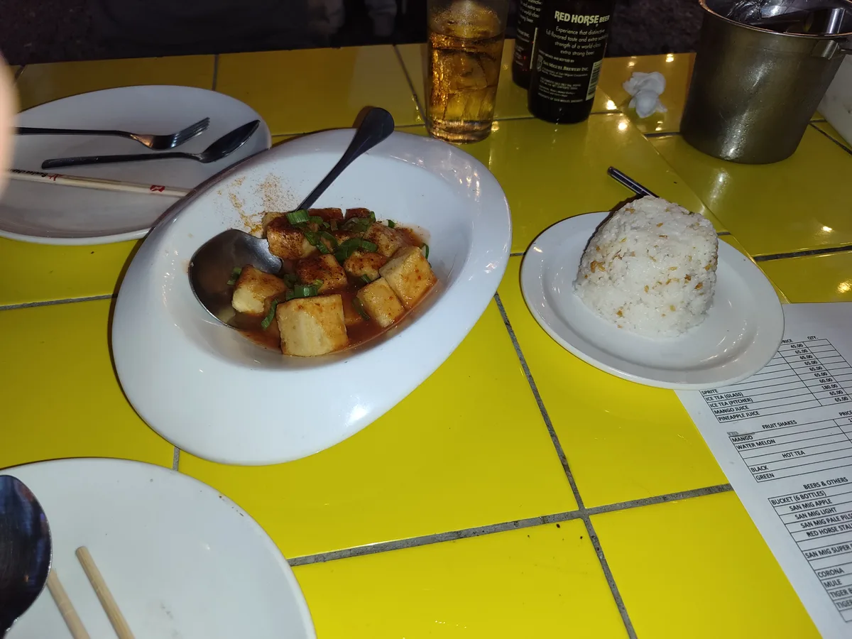 꼬치 요리 식당 대단하다고 할순 없지만 그럭저럭 맛있다. 요리 나오는 속도는 극악 . 많은 인내심이 필요하다… 5/5