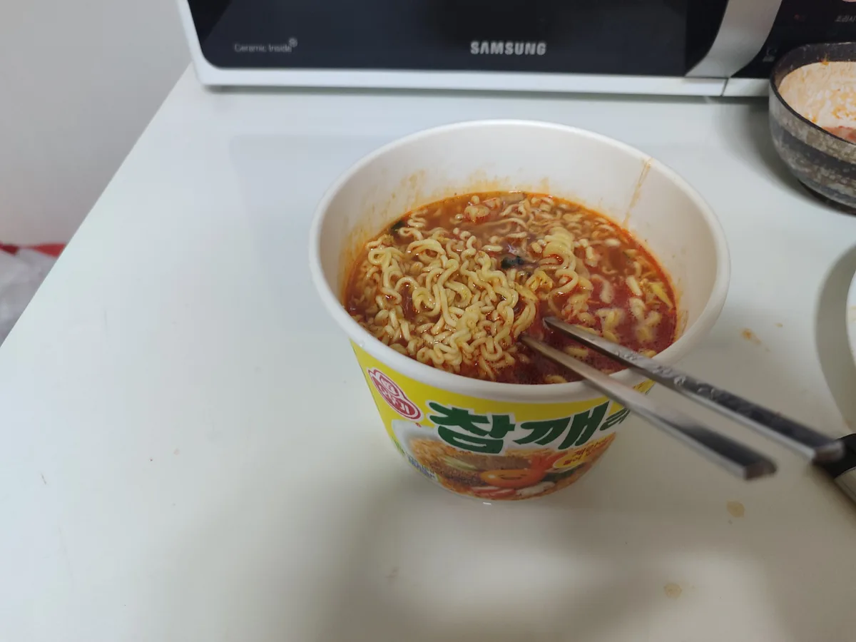명절 특식. 오늘 추석 당일이다. 비루한 나지만 명절 당일인데 한잔할겸 특식을 아점으로 준비했다. 먼저 참깨… 1/4