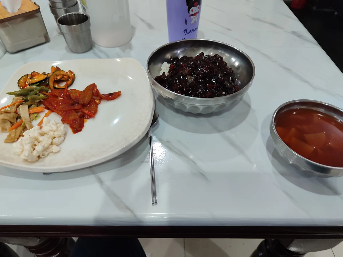 7/17 힐링 조식(무제한 뷔페) 투숙객 공짜 외부인 200페소 운영시간 아침6시부터 10시까지 구성. 흰색…