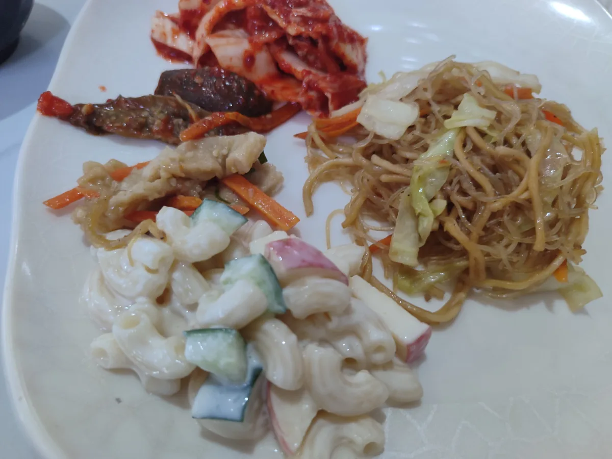 7/14 힐링 조식(무제한 뷔페) 투숙객 공짜 외부인 200페소 운영시간 아침6시부터 10시까지 구성. 흰색…