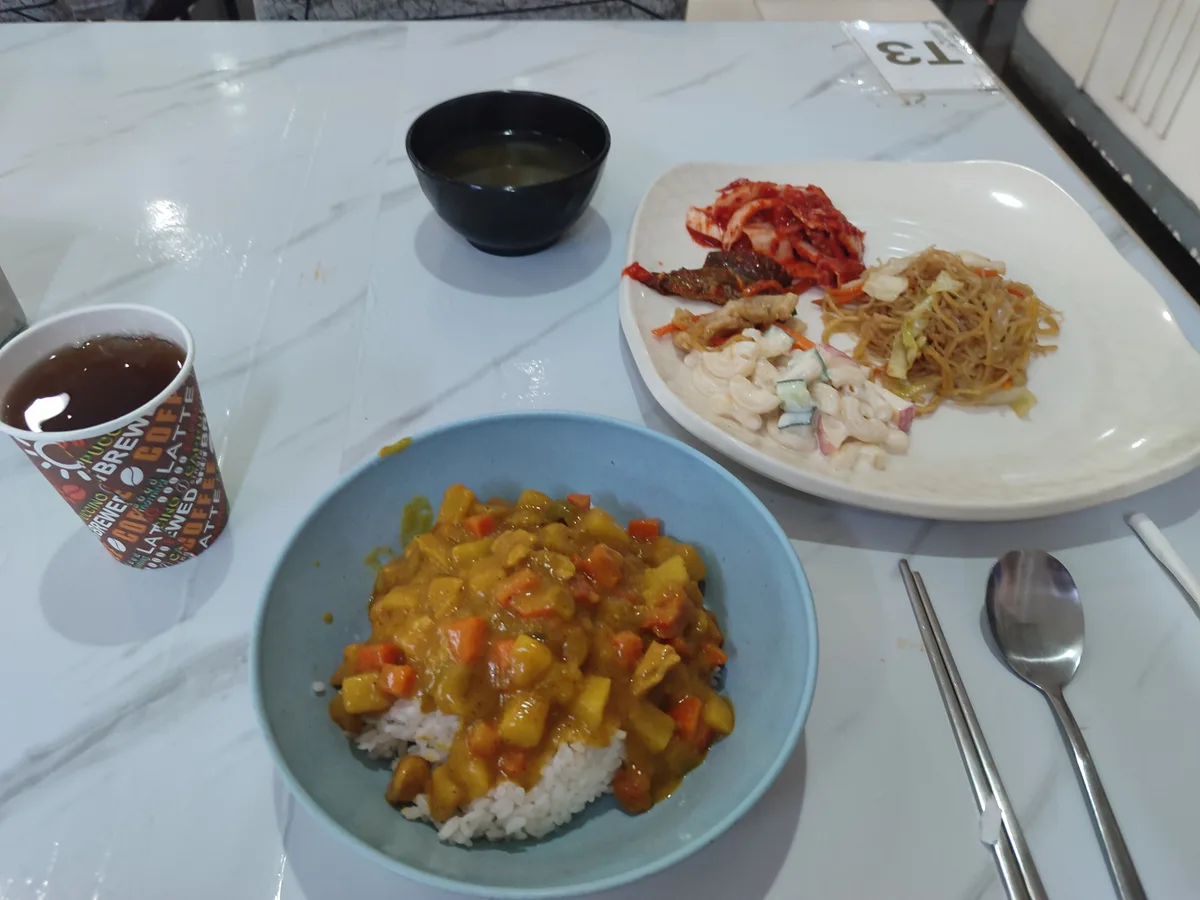 7/14 힐링 조식(무제한 뷔페) 투숙객 공짜 외부인 200페소 운영시간 아침6시부터 10시까지 구성. 흰색…