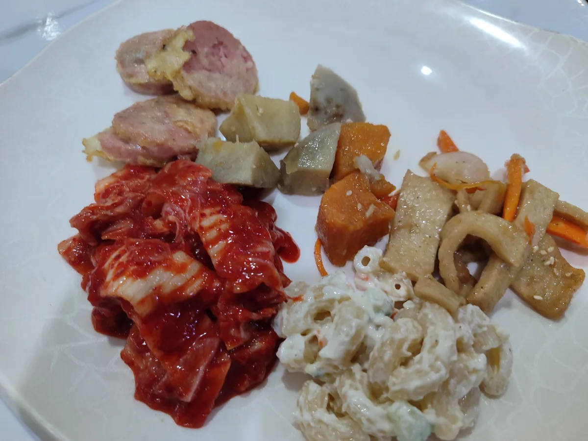 7/20 힐링 조식(무제한 뷔페) 투숙객 공짜 외부인 200페소 운영시간 아침6시부터 10시까지 구성. 흰색…
