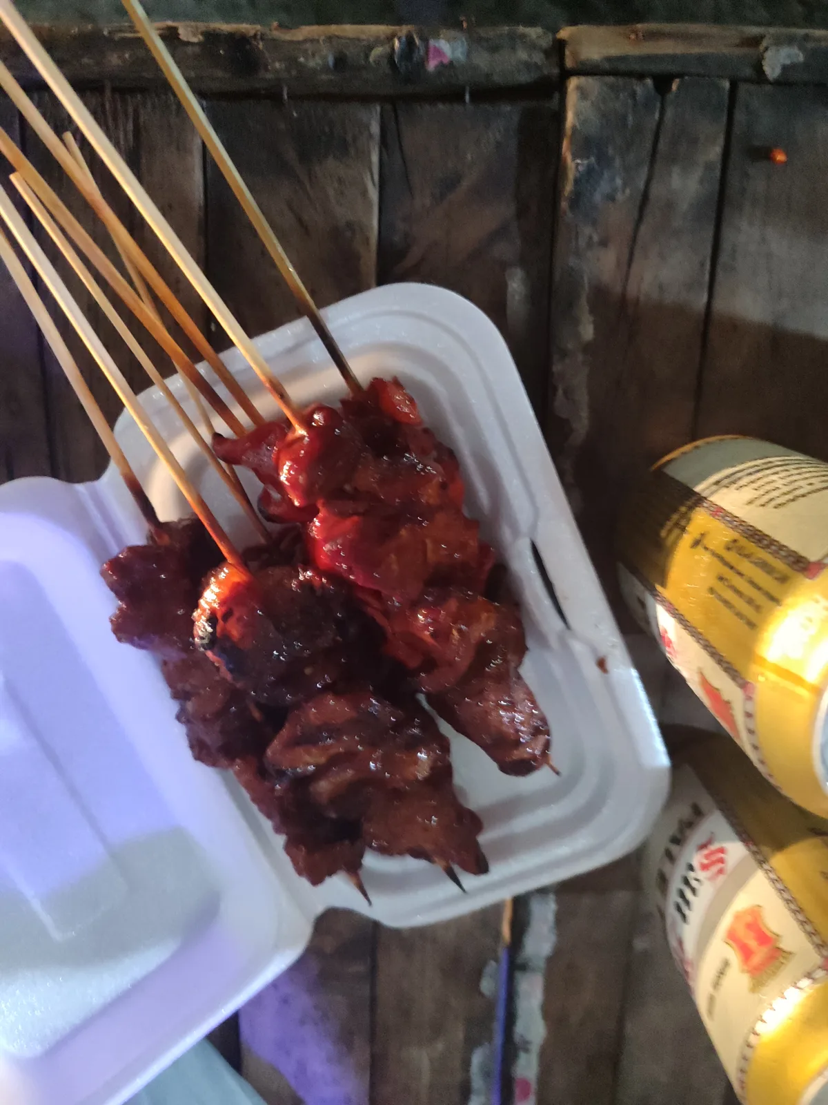 Mc카페 맞은편 저녁에 하는 노점 꼬치 이사우10페소 막창10페소 소세지15인가 20페소 비계35페소 돼지갈…