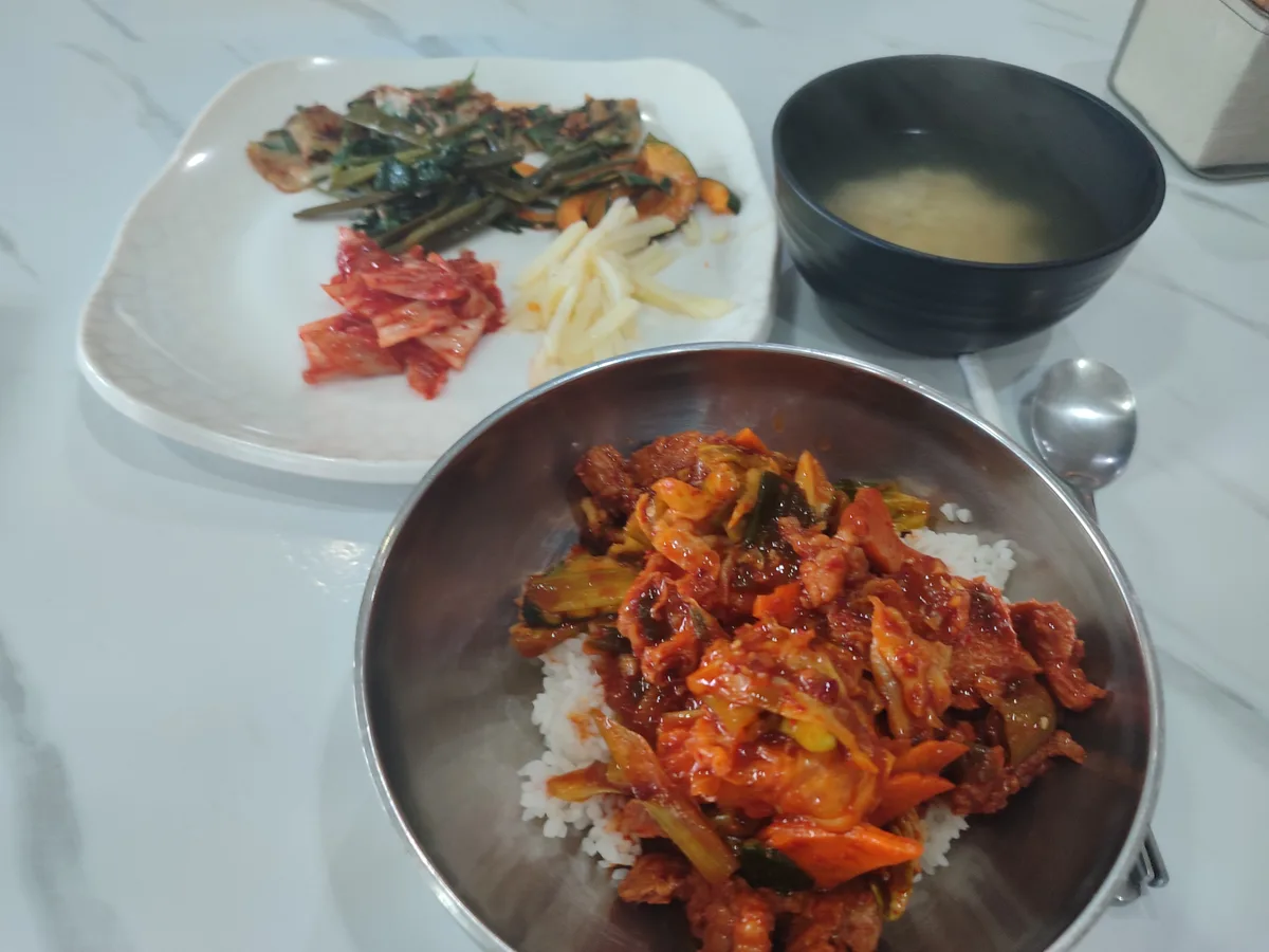 7/22 힐링 조식(무제한 뷔페) 투숙객 공짜 외부인 200페소 운영시간 아침6시부터 10시까지 구성. 흰색… 4/4