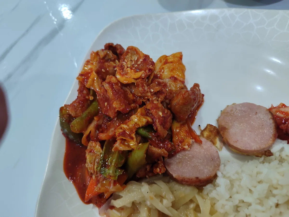 7/12 힐링 조식(무제한 뷔페) 투숙객 공짜 외부인 200페소 운영시간 아침6시부터 10시까지 구성. 흰색… 2/3