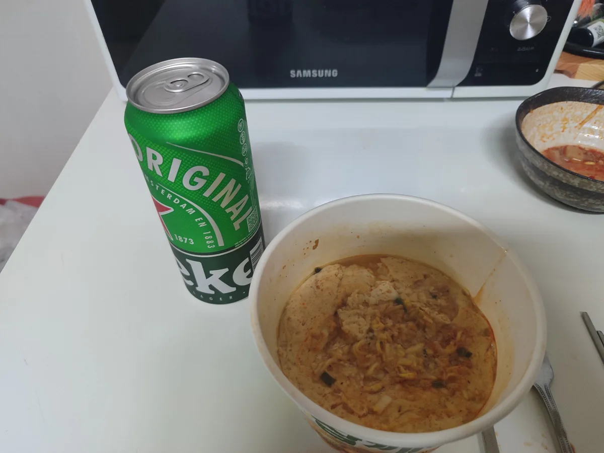 명절 특식. 오늘 추석 당일이다. 비루한 나지만 명절 당일인데 한잔할겸 특식을 아점으로 준비했다. 먼저 참깨… 4/4