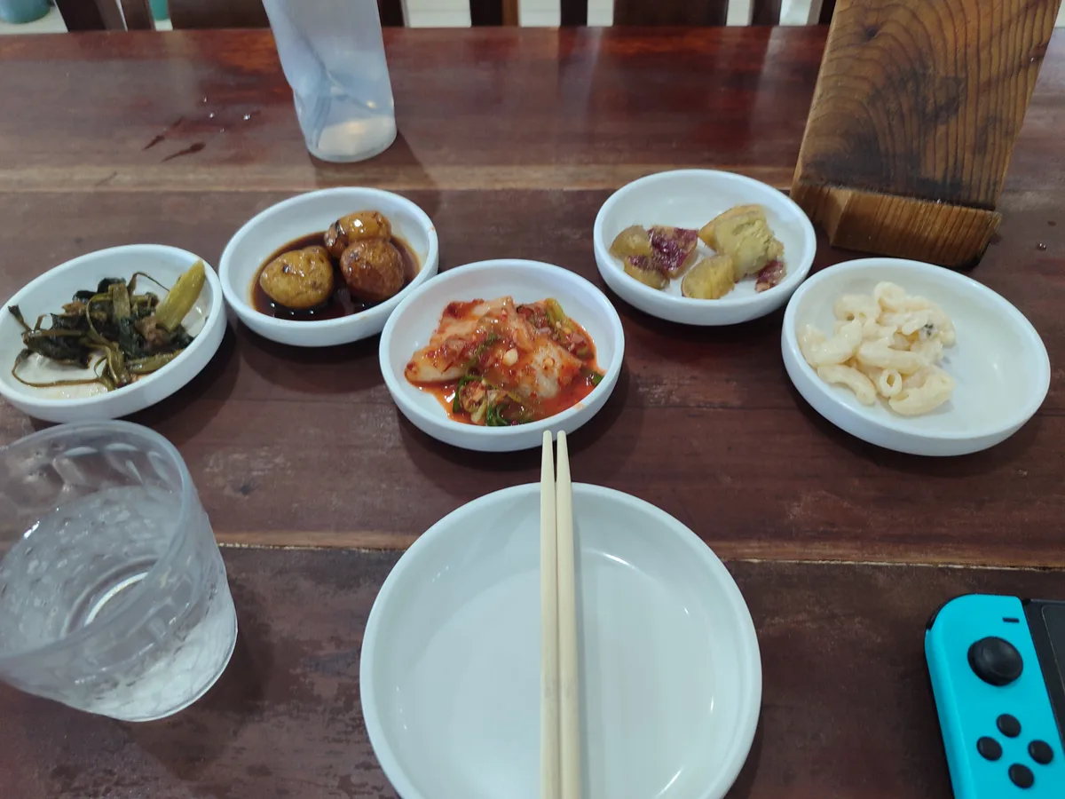 주기적으로 가줘야하는 쌈마잉 가성비 한식당. 김치 레스터랑.다른 곳보다 50-100페소 싸다. 기본김밥이 외…