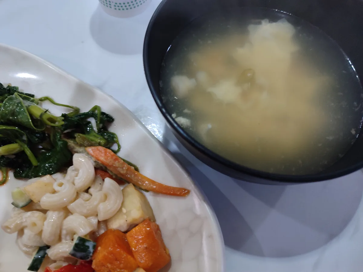 7/18 힐링 조식(무제한 뷔페) 투숙객 공짜 외부인 200페소 운영시간 아침6시부터 10시까지 구성. 흰색…