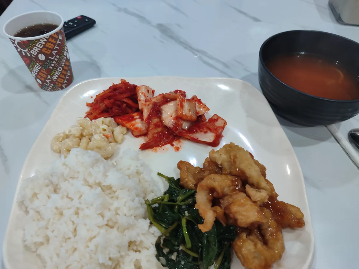 7/13 힐링 조식(무제한 뷔페) 투숙객 공짜 외부인 200페소 운영시간 아침6시부터 10시까지 구성. 흰색… 1/3
