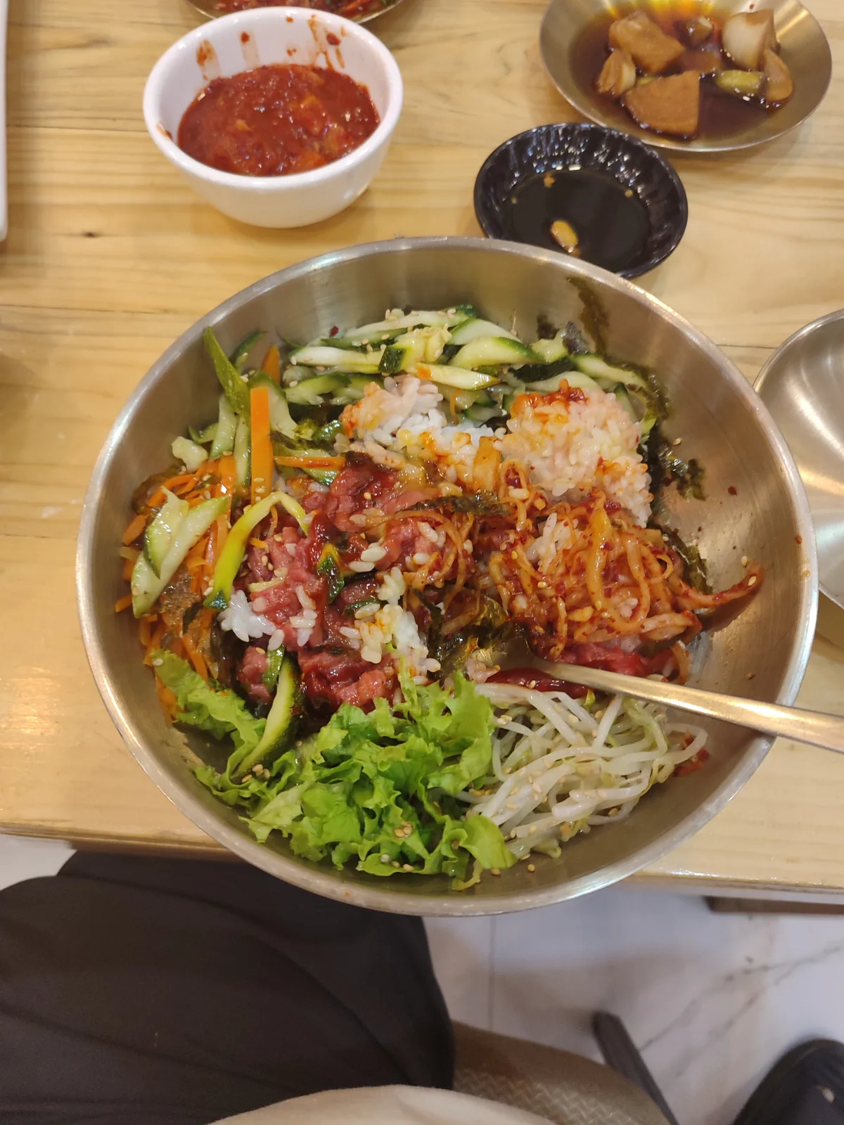 매일 결산 이번 여행으로 가장 맛나게 먹은 것. 진주식당의 육회 비빔밥과 파전. 한국보다 맛있다. 고추장도 … 4/7