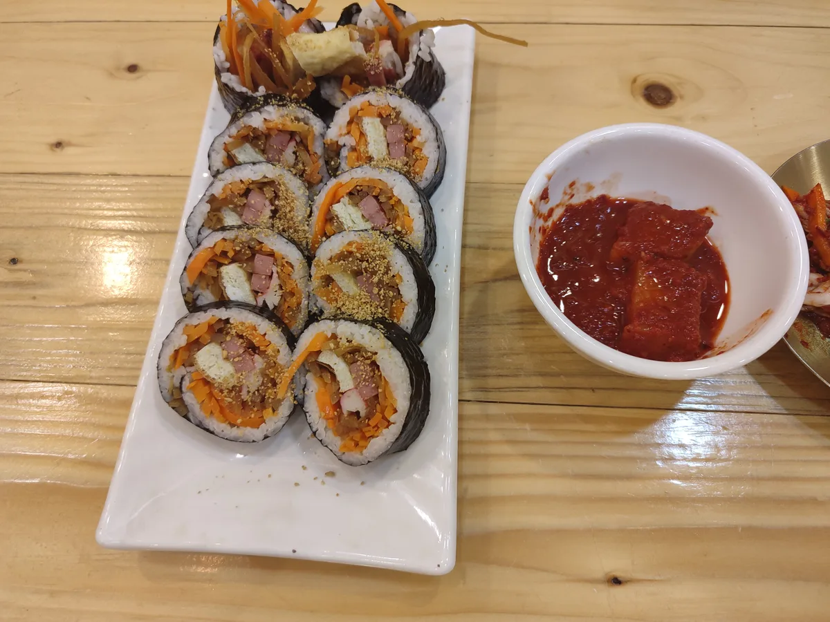 매일 결산 이번 여행으로 가장 맛나게 먹은 것. 진주식당의 육회 비빔밥과 파전. 한국보다 맛있다. 고추장도 … 3/7