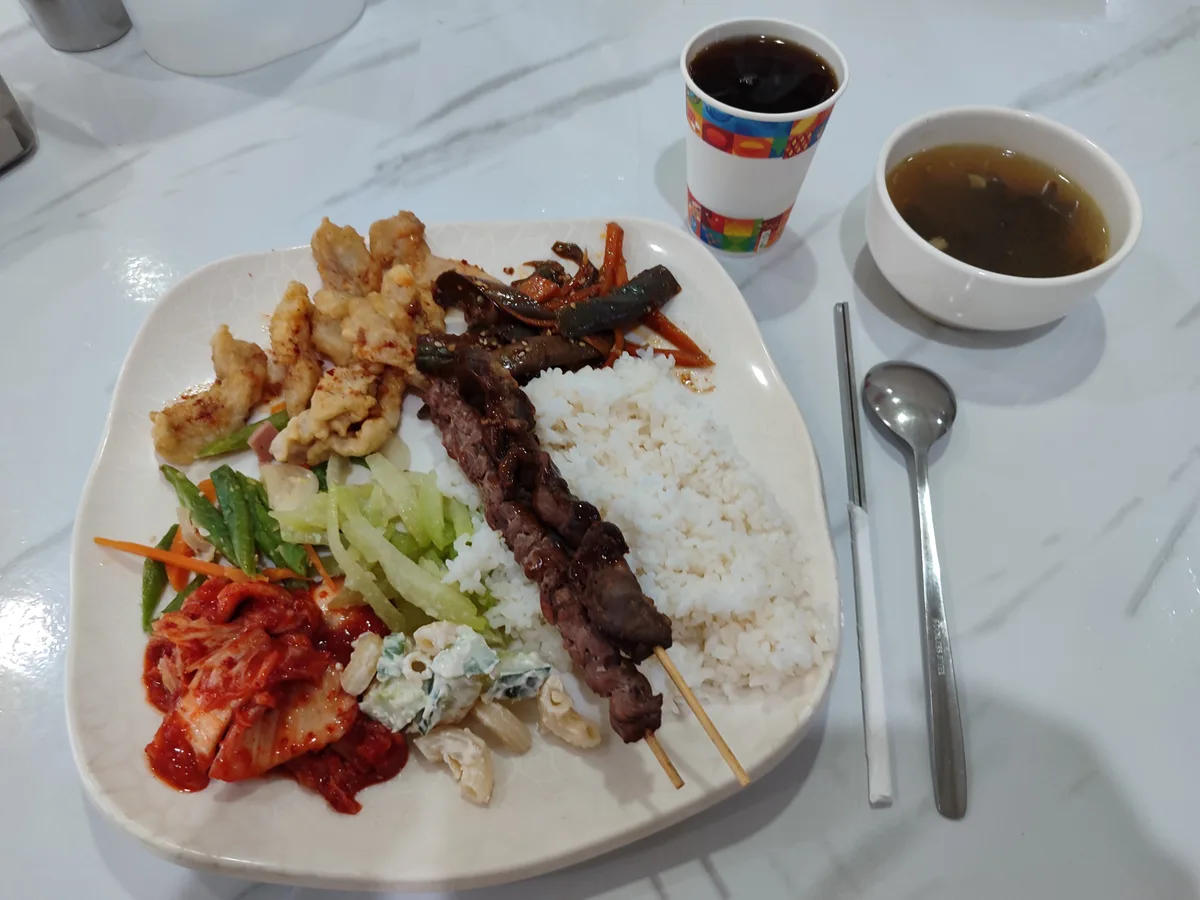 7/24 힐링 조식(무제한 뷔페) 투숙객 공짜 외부인 200페소 운영시간 아침6시부터 10시까지 구성. 흰색… 1/4