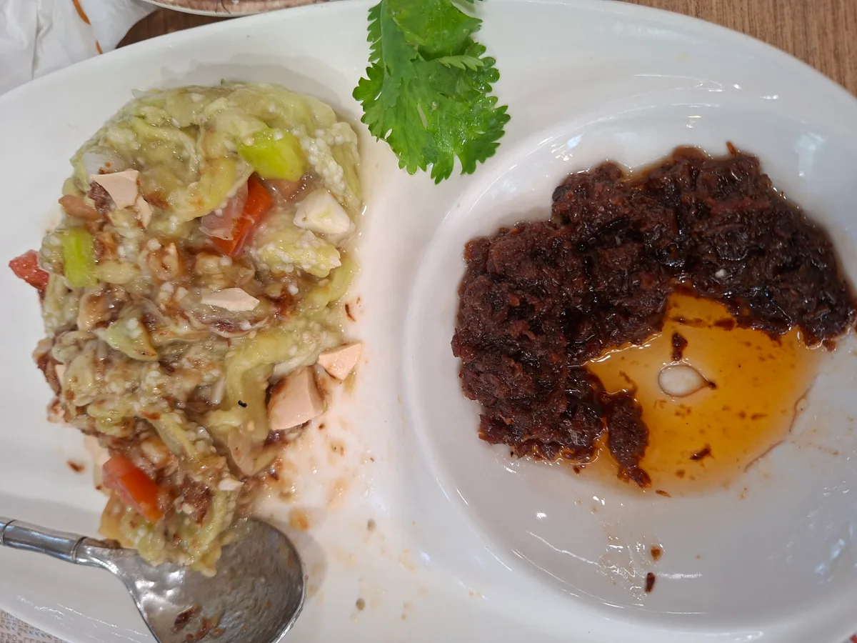 필리핀 음식 체인점으로 한국사함들도 맛나게 먹을수 있는 음식들이 많다. 그중 가장 맛있는건 '베이비 오징어 …