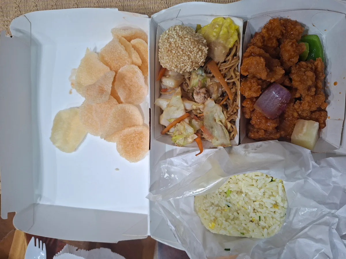 오늘은 일이 많아 하루종일 바쁘고 일도 늦게 끝났다. 그래서 저녁은 먹어야 겠는데 집에서 다들 차우킹이 먹고…