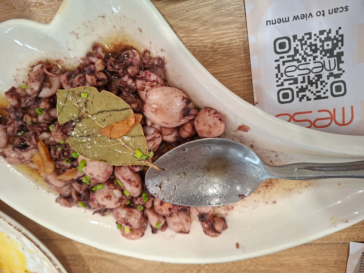 필리핀 음식 체인점으로 한국사함들도 맛나게 먹을수 있는 음식들이 많다. 그중 가장 맛있는건 '베이비 오징어 …