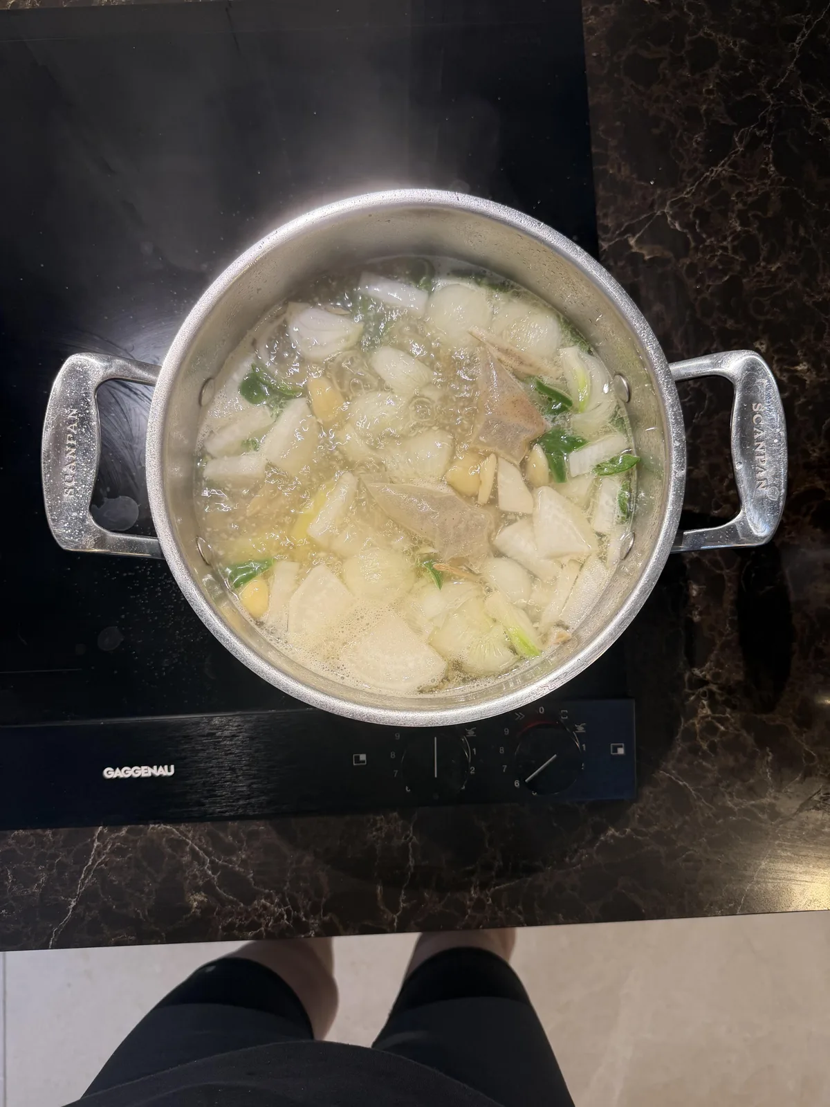 입맛도 기운도 없는 날 먹는 든든한 수프