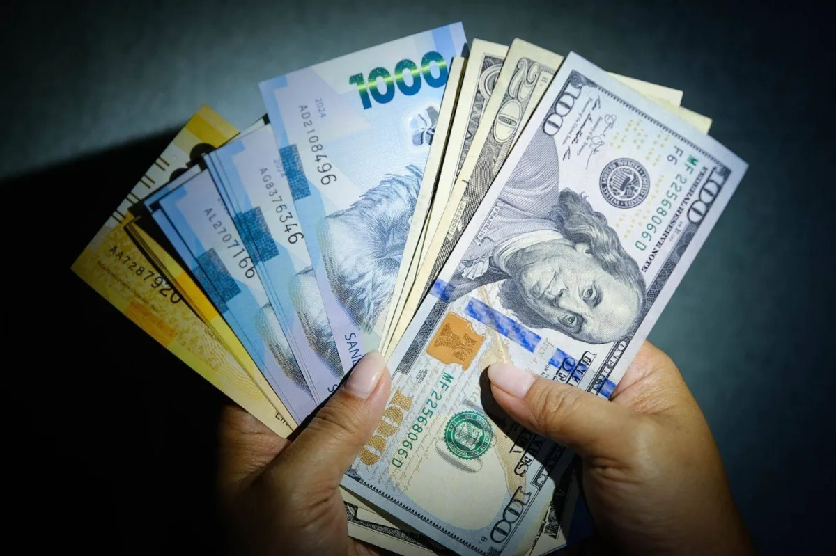 페소화 9월 사상 최저 행진 — 달러당 62.86페소까지, 원화로 바꾸면 페소 더 받는다
